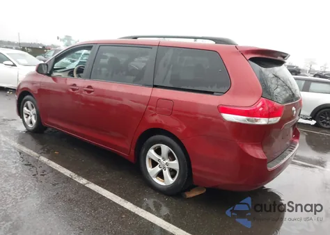 2011 Toyota Sienna Le V6 z USA, uszkodzony, nr VIN 5TDKK3DC9BS002323